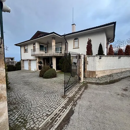 Krakra House *